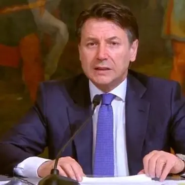 Nuovo decreto Conte: «Subito 4 miliardi per i Comuni e 400 milioni per i cittadini bisognosi»