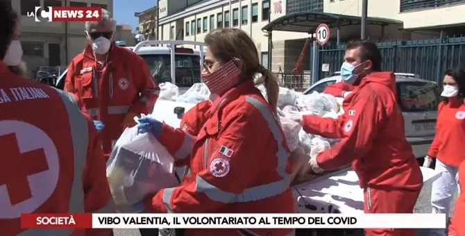 In fila per la spesa donata: il cuore dei vibonesi batte per chi non ce la fa