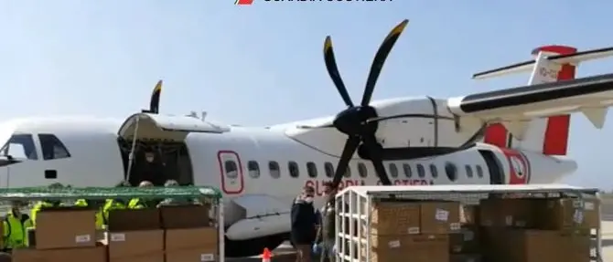 A Lamezia un aereo militare per consegnare dispositivi di protezione