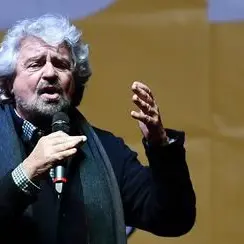 Beppe Grillo: «Reddito universale per tutti, unica via d’uscita dalla crisi»