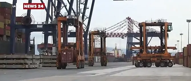 Gioia Tauro, il porto non si ferma: lavoratori in trincea e produttività alta