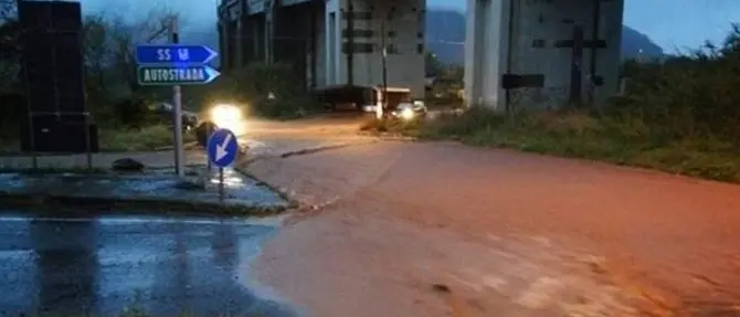 Maltempo: Vibonese in ginocchio tra strade allagate, frane e fango