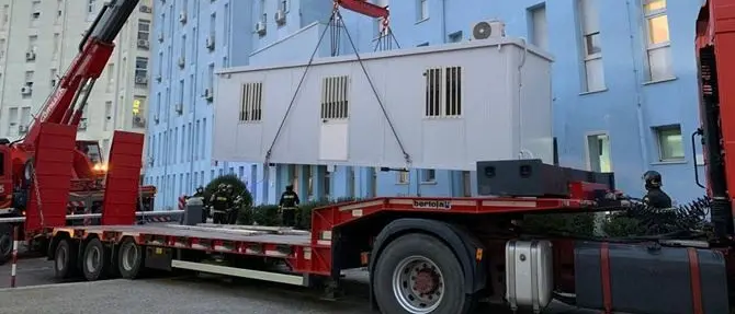 Coronavirus, all'ospedale di Crotone donato un container per il pre-triage