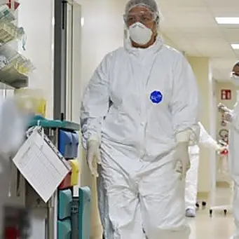 «Né eroi, né santi ma uomini con il camice vero. Grazie ai medici»