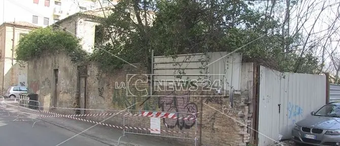 Rudere occupato a Cosenza, Occhiuto: «Devono intervenire i proprietari»