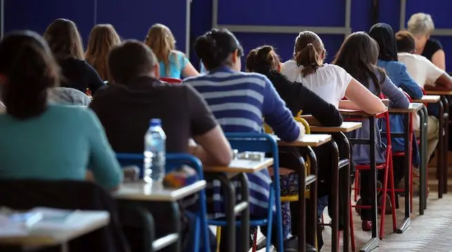 Tutti promossi e maturità solo orale: le ipotesi al vaglio del Miur