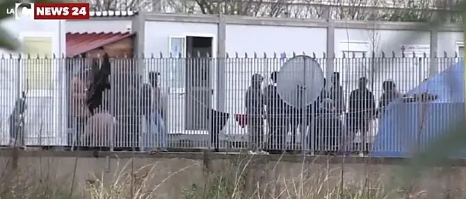 Tensioni tra i migranti a San Ferdinando, la sindacalista: «Colpa delle fake news»