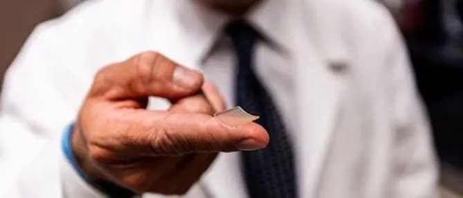 Coronavirus, allo studio un vaccino che si somministra con un cerotto