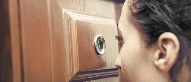 «Non aprite a chi offre mascherine, sono malviventi»: ma non ci sono casi confermati