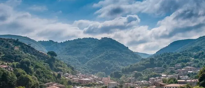 Coronavirus, a Pizzoni una lanterna per tenere accesa la speranza