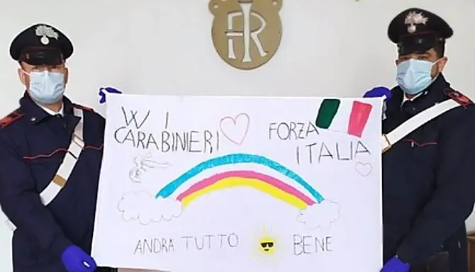 Bisignano, un disegno di bambini per i carabinieri: «Andrà tutto bene»