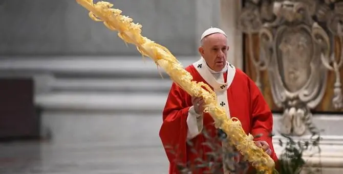 Domenica delle Palme, il Papa: «Certezze sgretolate ma coraggio»