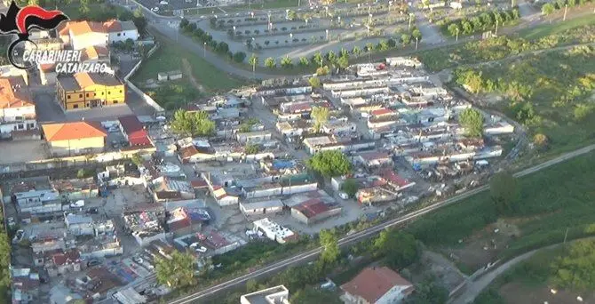 Lamezia, da chi ruba auto a chi va in spiaggia: domenica di controlli e sanzioni