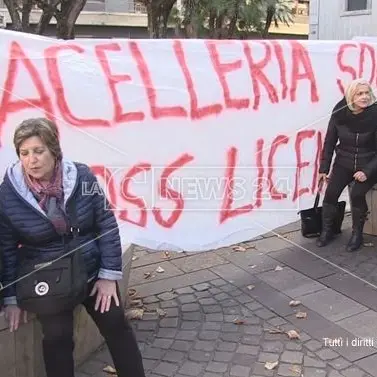 Ospedali di Cosenza, gli operatori Coopservice trattati da lavoratori di serie B