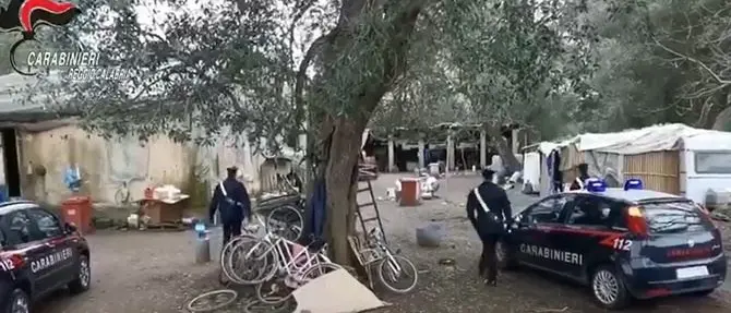 Violento pestaggio nella baraccopoli di Taurianova, migrante preso a bastonate: è grave