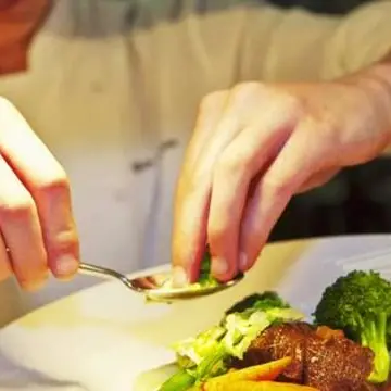 Catanzaro, giovani chef cucinano per le famiglie bisognose della città