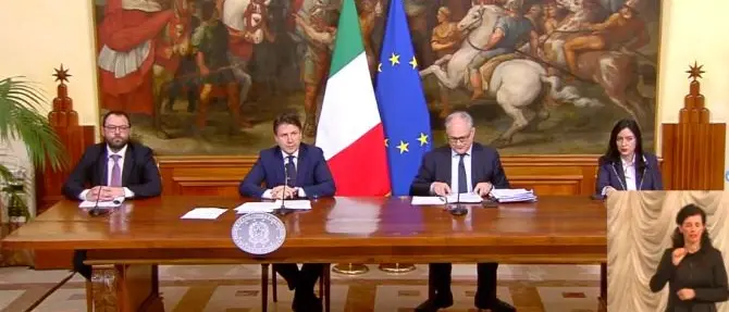 Decreto liquidità, il premier Conte annuncia: «400 miliardi alle imprese»