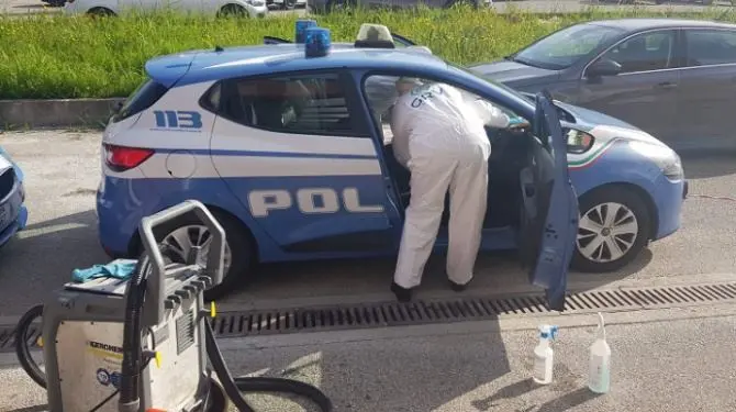 Catanzaro, sanificate più di cento auto della Polizia di Stato