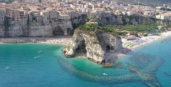 Coronavirus, Pasqua “blindata” a Tropea e Cassano: porte chiuse ai turisti