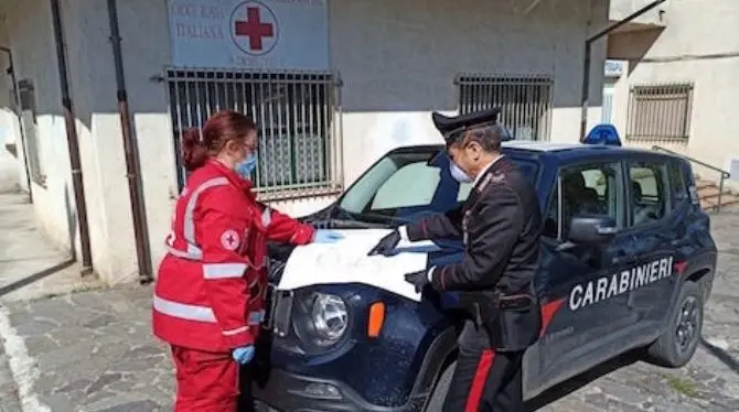 Nel Cosentino carabinieri e Croce rossa consegnano cibo e farmaci agli anziani