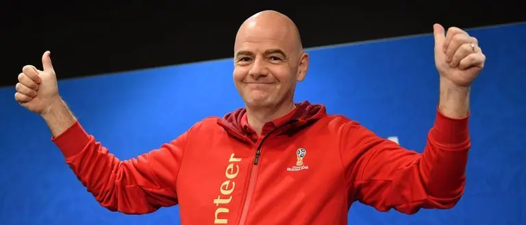 Calcio e solidarietà, il presidente Fifa elogia le squadre calabresi: «Bella storia»