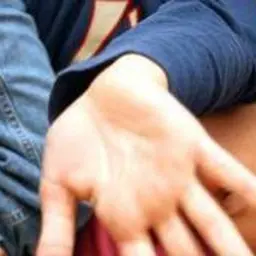 Rizziconi, violenze sessuali su un minorenne in cambio di regali: un arresto