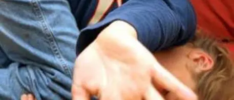 Rizziconi, violenze sessuali su un minorenne in cambio di regali: un arresto
