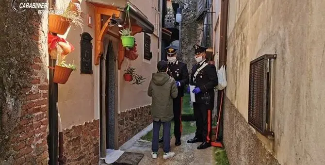 San Giorgio Morgeto, i carabinieri consegnano computer portatili ai bambini