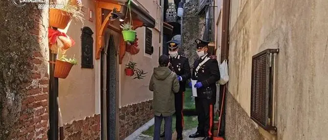 San Giorgio Morgeto, i carabinieri consegnano computer portatili ai bambini