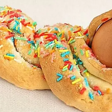 Pasqua in Calabria, anche in quarantena spopolano i dolci della tradizione