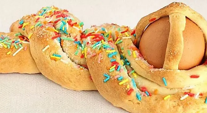 Pasqua in Calabria, anche in quarantena spopolano i dolci della tradizione