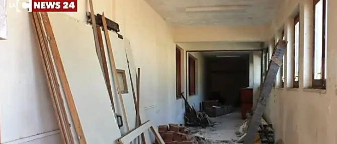 Incuria, degrado e abbandono: viaggio nell'ospedale fantasma di Gerace