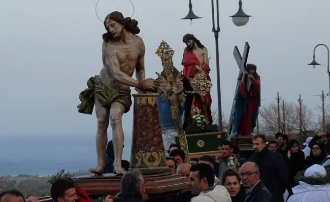 Caulonia, il coronavirus ferma i riti di Pasqua: non accadde neanche in guerra