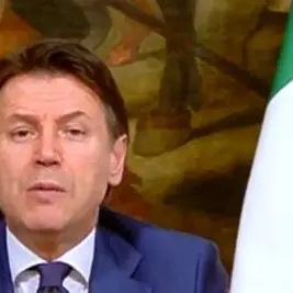 Proroga restrizioni al 3 maggio, Conte durissimo sul Mes: «Menzogne quelle di Salvini e Meloni»