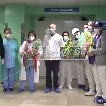 Catanzaro, i volontari Unitalsi portano la Pasqua nell'ospedale Pugliese: video
