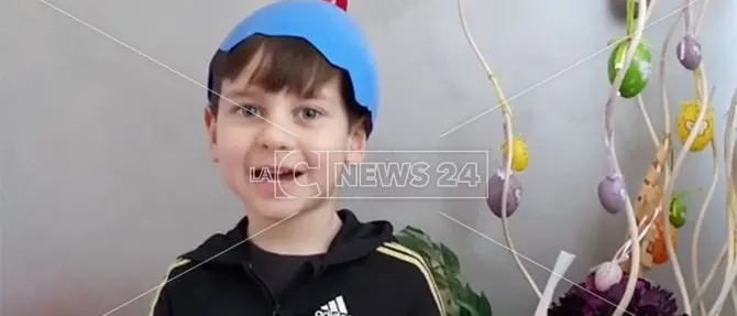 Auguri e poesie, la Pasqua dei bimbi calabresi ai tempi del Covid: i video