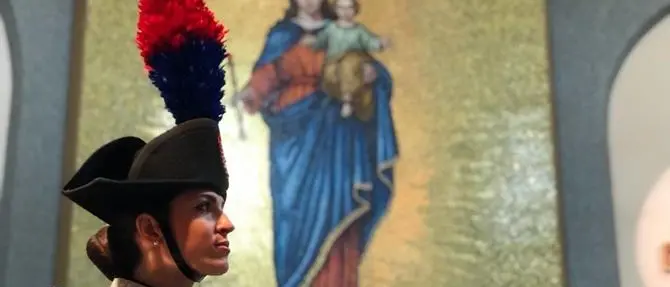 Pasqua in quarantena, i carabinieri di Vibo Valentia nella foto scelta dall'Arma