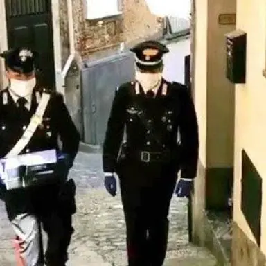 Scuola a distanza, a Villa San Giovanni i carabinieri consegnano pc agli studenti