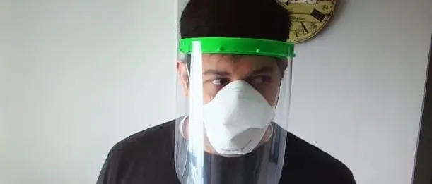 Coronavirus, l'astrofilo di Rosarno che costruisce visiere per i sanitari