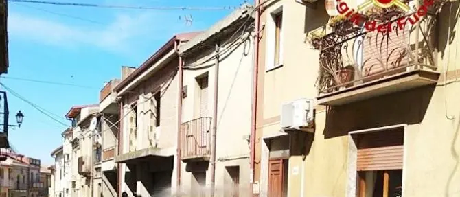 Bombola di gas provoca un incendio in una casa, paura nel Vibonese