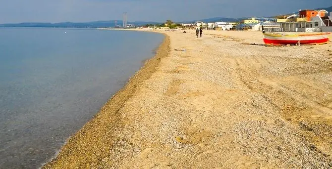 Corigliano-Rossano, giovane muore annegato in mare: forse un malore