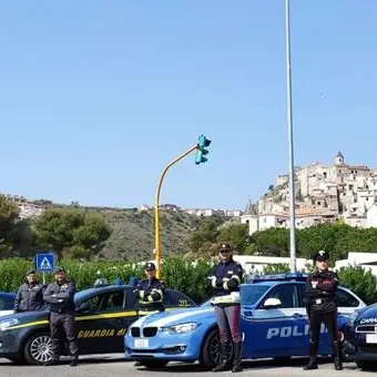Controlli al confine della Calabria: oltre 700 persone identificate e 42 sanzioni