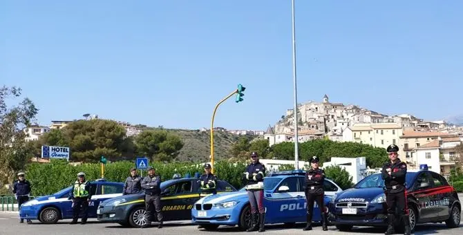 Controlli al confine della Calabria: oltre 700 persone identificate e 42 sanzioni