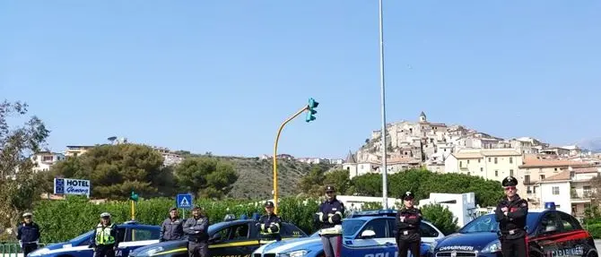 Controlli al confine della Calabria: oltre 700 persone identificate e 42 sanzioni