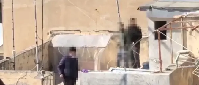 Reggio Calabria, spacciavano droga anche dal terrazzo di casa: due arresti