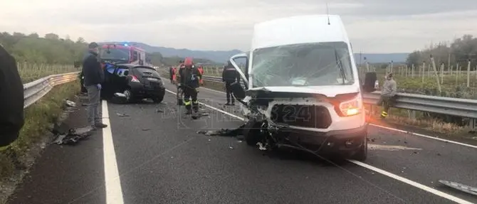 Incidente sulla Jonio-Tirreno a Melicucco, donna estratta dalle lamiere
