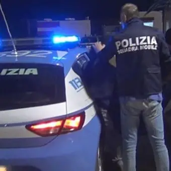 Arrestato sputa addosso agli agenti, il sindacato: «Subito il tampone»