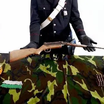 Un fucile e centinaia di munizioni trovati in un bosco nella Locride