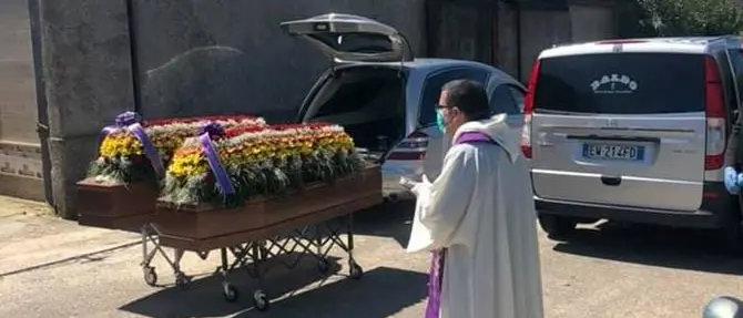 A San Gregorio l'ultimo saluto ai fratelli Mirabello uccisi in Sardegna