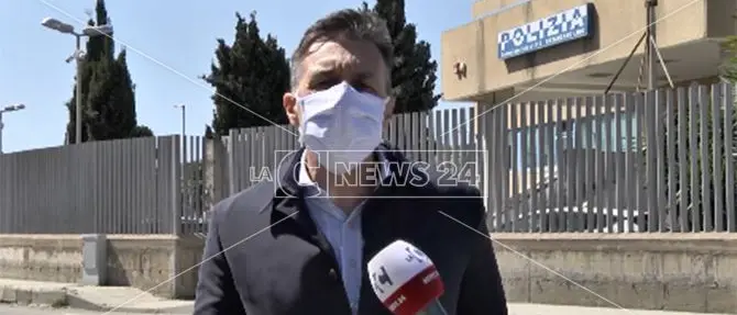 Coronavirus a Catanzaro, tampone obbligatorio per un pregiudicato: ha sputato ai poliziotti durante l'arresto